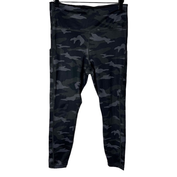 Athleta Ultimate Camo 7/8 Tight Medium - Picture 2 of 10